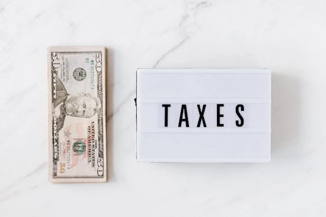 How much money should I set aside for taxes as an independent contractor